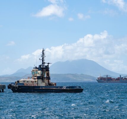 Photo Tugboat towing